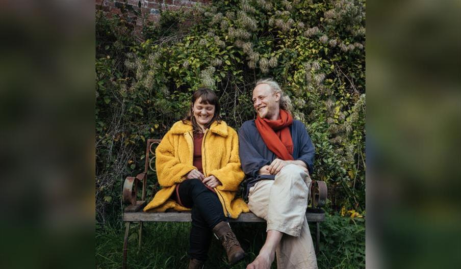 Hannah James & Toby Kuhn